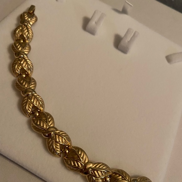Trifari bracelet with a crown  the best of trifari - Picture 6 of 10